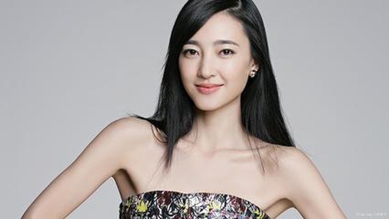 当红女演员被拍与导演密会，工作室模糊回应引爆全网猜测